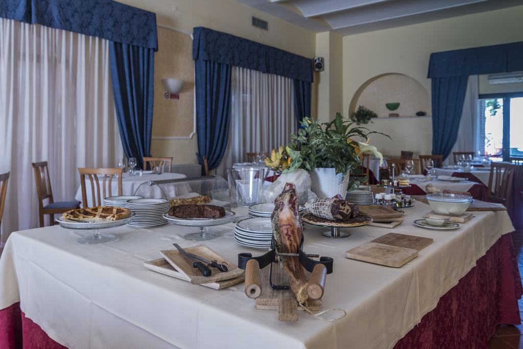 Hotel Villa Del Cardinale Norma المظهر الخارجي الصورة